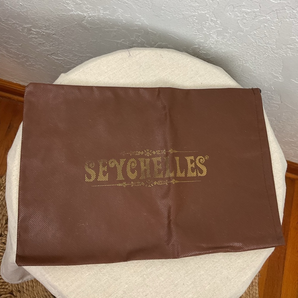 Seychelles Dust Cover